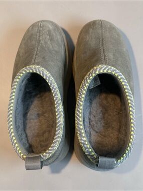Koolaburra Gray Labeled Footwear Tag